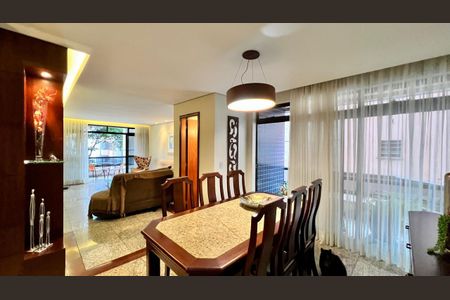 Apartamento à venda com 240m², 4 quartos e 3 vagas Apartamento à venda com 240m², 4 quartos e 3 vagasSala