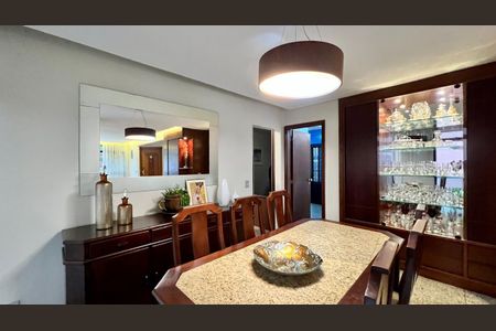 Apartamento à venda com 240m², 4 quartos e 3 vagas Apartamento à venda com 240m², 4 quartos e 3 vagasSala