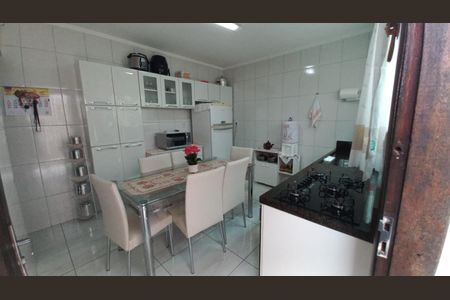 Casa à venda com 70m², 2 quartos e 2 vagas