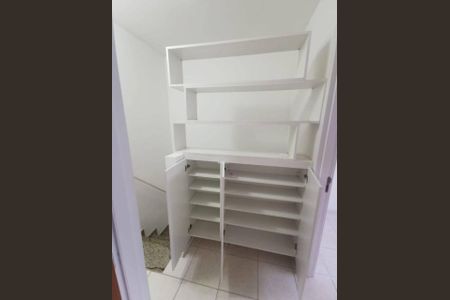 Casa de condomínio à venda com 68m², 3 quartos e 1 vaga