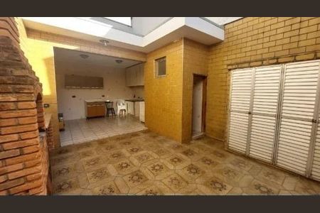 Casa à venda com 115m², 2 quartos e sem vaga