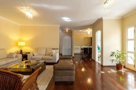 Casa à venda com 366m², 4 quartos e 6 vagas