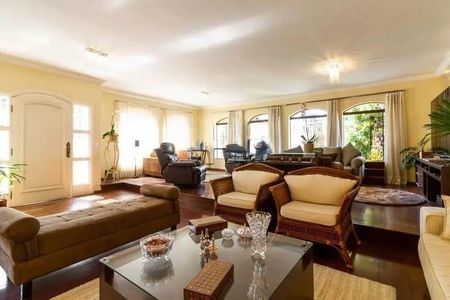 Casa à venda com 366m², 4 quartos e 6 vagas