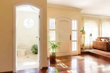 Casa à venda com 366m², 4 quartos e 6 vagas