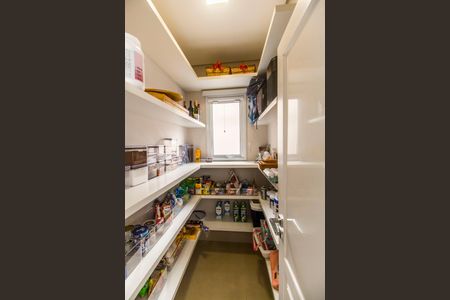 Casa à venda com 451m², 4 quartos e 2 vagas Casa à venda com 451m², 4 quartos e 2 vagasDespensa