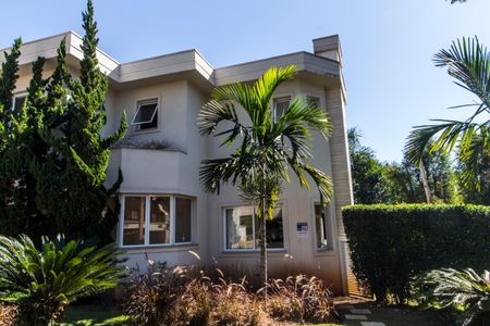 Casa à venda com 451m², 4 quartos e 2 vagas Casa à venda com 451m², 4 quartos e 2 vagasVista da Rua