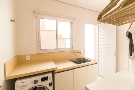 Casa à venda com 451m², 4 quartos e 2 vagas Casa à venda com 451m², 4 quartos e 2 vagasÁrea de Serviço