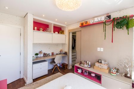 Casa à venda com 451m², 4 quartos e 2 vagas Casa à venda com 451m², 4 quartos e 2 vagasSuíte 4