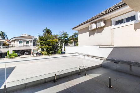 Casa à venda com 451m², 4 quartos e 2 vagas Casa à venda com 451m², 4 quartos e 2 vagasVaranda da suíte 3