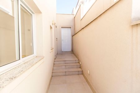 Casa à venda com 451m², 4 quartos e 2 vagas Casa à venda com 451m², 4 quartos e 2 vagasCorredor