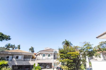 Casa à venda com 451m², 4 quartos e 2 vagas Casa à venda com 451m², 4 quartos e 2 vagasVista da Suíte 3