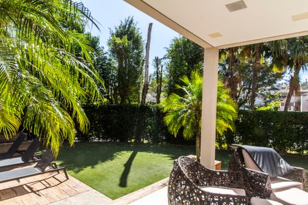 Casa à venda com 451m², 4 quartos e 2 vagas Casa à venda com 451m², 4 quartos e 2 vagasVista da Sala