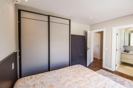 Casa à venda com 451m², 4 quartos e 2 vagas Casa à venda com 451m², 4 quartos e 2 vagasSuíte 3