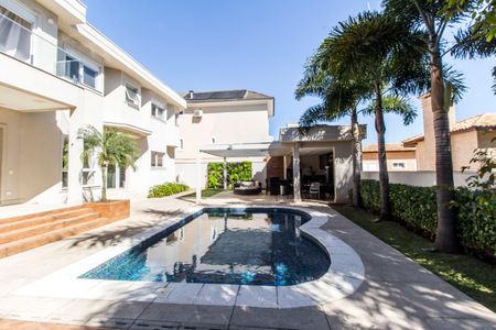 Casa à venda com 451m², 4 quartos e 2 vagas Casa à venda com 451m², 4 quartos e 2 vagasQuintal