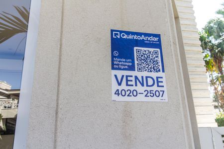 Casa à venda com 451m², 4 quartos e 2 vagas Casa à venda com 451m², 4 quartos e 2 vagasVista da Rua