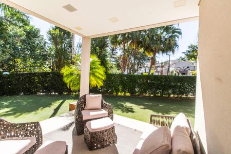 Casa à venda com 451m², 4 quartos e 2 vagas Casa à venda com 451m², 4 quartos e 2 vagasVaranda