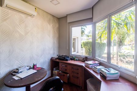 Casa à venda com 451m², 4 quartos e 2 vagas Casa à venda com 451m², 4 quartos e 2 vagasEscritório