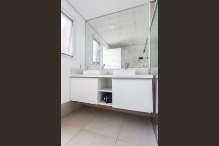 Casa à venda com 451m², 4 quartos e 2 vagas Casa à venda com 451m², 4 quartos e 2 vagasBanheiro