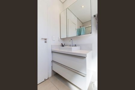 Casa à venda com 451m², 4 quartos e 2 vagas Casa à venda com 451m², 4 quartos e 2 vagasBanheiro da Suíte 2