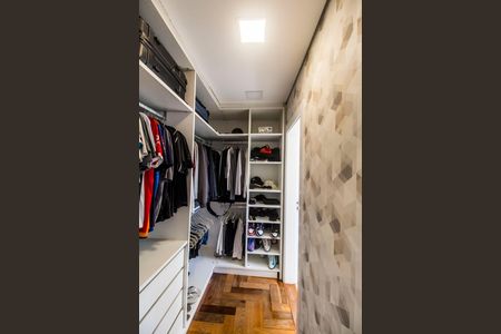 Casa à venda com 451m², 4 quartos e 2 vagas Casa à venda com 451m², 4 quartos e 2 vagasCloset da suíte 2