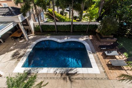 Casa à venda com 451m², 4 quartos e 2 vagas Casa à venda com 451m², 4 quartos e 2 vagasVista da Suíte 1