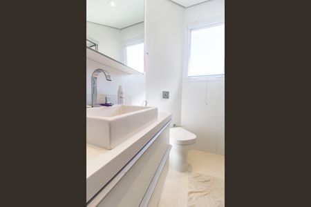 Casa à venda com 451m², 4 quartos e 2 vagas Casa à venda com 451m², 4 quartos e 2 vagasBanheiro da Suíte 4