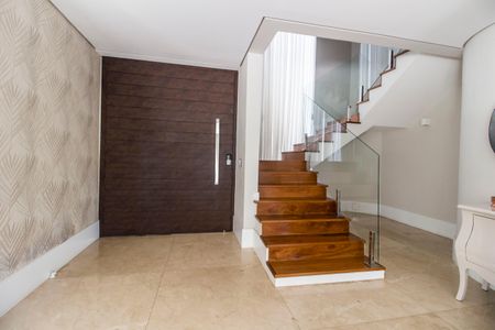 Casa à venda com 451m², 4 quartos e 2 vagas Casa à venda com 451m², 4 quartos e 2 vagasEntrada