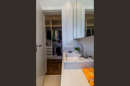 Casa à venda com 451m², 4 quartos e 2 vagas Casa à venda com 451m², 4 quartos e 2 vagasBanheiro da Suíte 4