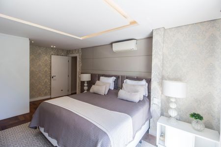 Casa à venda com 451m², 4 quartos e 2 vagas Casa à venda com 451m², 4 quartos e 2 vagasSuíte 1