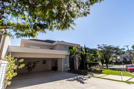 Casa à venda com 451m², 4 quartos e 2 vagas Casa à venda com 451m², 4 quartos e 2 vagasVista da Rua