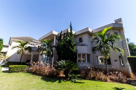 Casa à venda com 451m², 4 quartos e 2 vagas Casa à venda com 451m², 4 quartos e 2 vagasVista da Rua