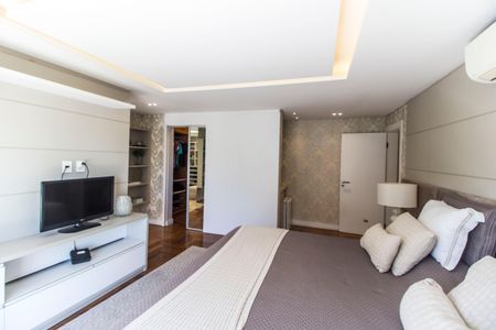 Casa à venda com 451m², 4 quartos e 2 vagas Casa à venda com 451m², 4 quartos e 2 vagasSuíte 1