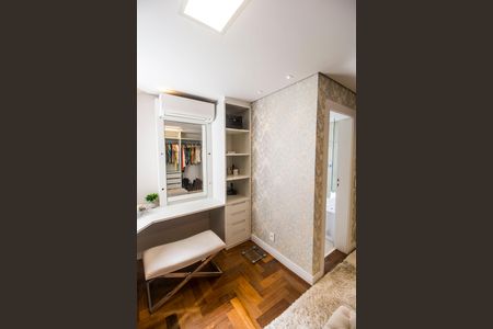 Casa à venda com 451m², 4 quartos e 2 vagas Casa à venda com 451m², 4 quartos e 2 vagasCloset da suíte 1