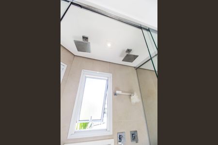 Casa à venda com 451m², 4 quartos e 2 vagas Casa à venda com 451m², 4 quartos e 2 vagasBanheiro da Suíte 1