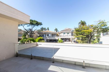 Casa à venda com 451m², 4 quartos e 2 vagas Casa à venda com 451m², 4 quartos e 2 vagasVaranda da suíte 3