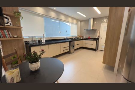 Casa de condomínio à venda com 420m², 5 quartos e 3 vagas