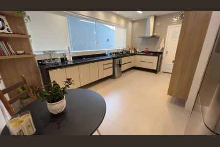 Casa de condomínio à venda com 420m², 5 quartos e 3 vagas