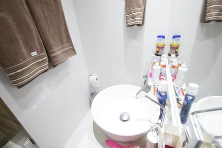 Apartamento à venda com 74m², 2 quartos e 1 vagaBanheiro Social