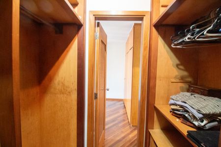 Apartamento para alugar com 207m², 3 quartos e 2 vagas Apartamento para alugar com 207m², 3 quartos e 2 vagasCloset Suite