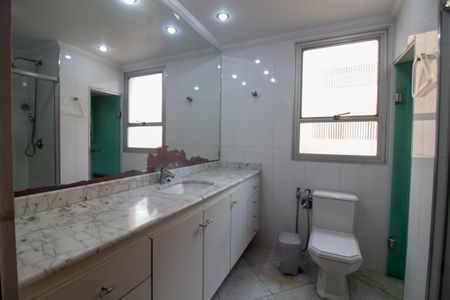 Apartamento para alugar com 207m², 3 quartos e 2 vagas Apartamento para alugar com 207m², 3 quartos e 2 vagasBanheiro Suite