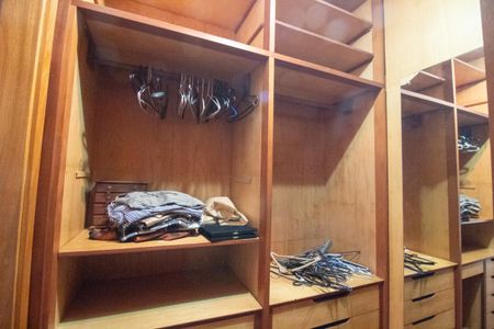 Apartamento para alugar com 207m², 3 quartos e 2 vagas Apartamento para alugar com 207m², 3 quartos e 2 vagasCloset Suite