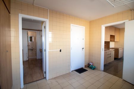 Apartamento para alugar com 207m², 3 quartos e 2 vagas Apartamento para alugar com 207m², 3 quartos e 2 vagasÁrea de Serviço