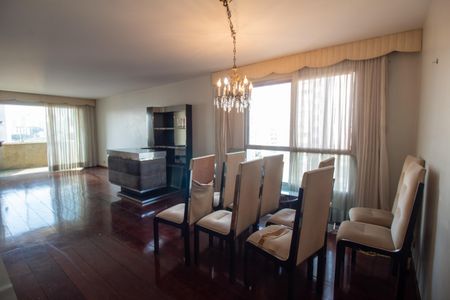 Apartamento para alugar com 207m², 3 quartos e 2 vagas Apartamento para alugar com 207m², 3 quartos e 2 vagasSala