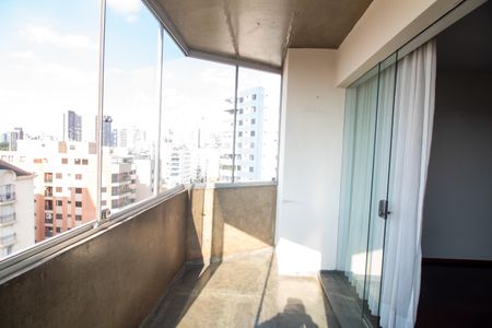Apartamento para alugar com 207m², 3 quartos e 2 vagas Apartamento para alugar com 207m², 3 quartos e 2 vagasVaranda