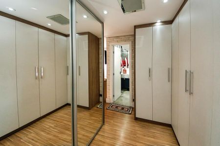 Apartamento à venda com 104m², 3 quartos e 2 vagas Apartamento à venda com 104m², 3 quartos e 2 vagasCloset Suíte