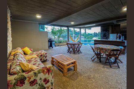 Casa à venda com 346m², 4 quartos e 4 vagas
