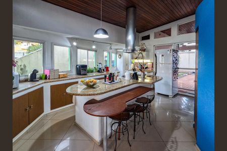 Casa à venda com 346m², 4 quartos e 4 vagas