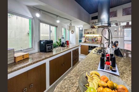 Casa à venda com 346m², 4 quartos e 4 vagas