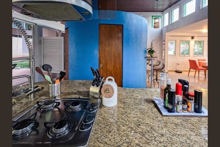 Casa à venda com 346m², 4 quartos e 4 vagas