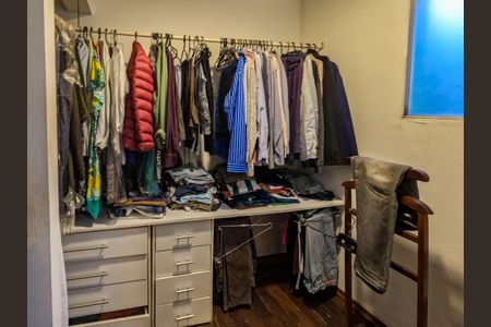 Casa à venda com 346m², 4 quartos e 4 vagas